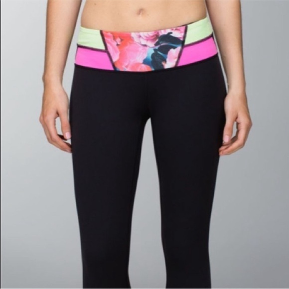 LULULEMON Wunder Under Secret Garden Reversible Leggings - Size 6 - Picture 4 of 16